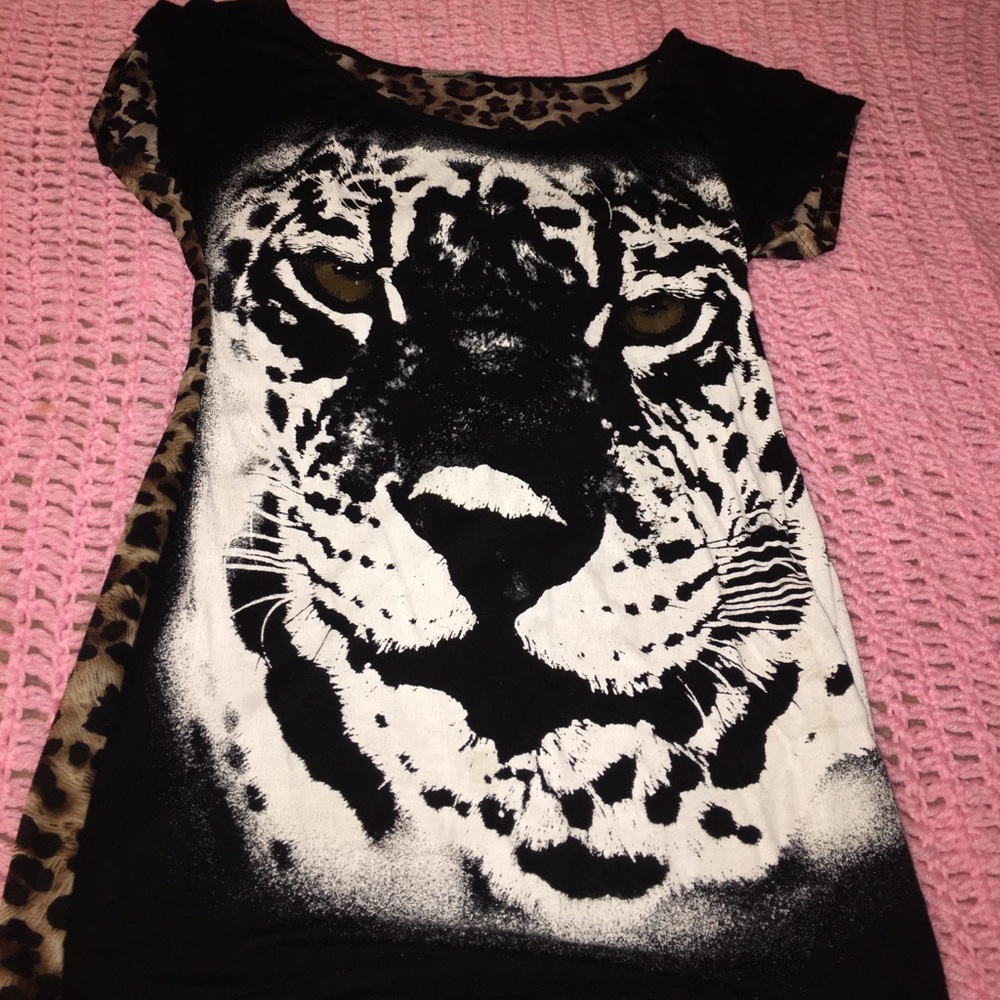 Black shirt with Cheetah on the front